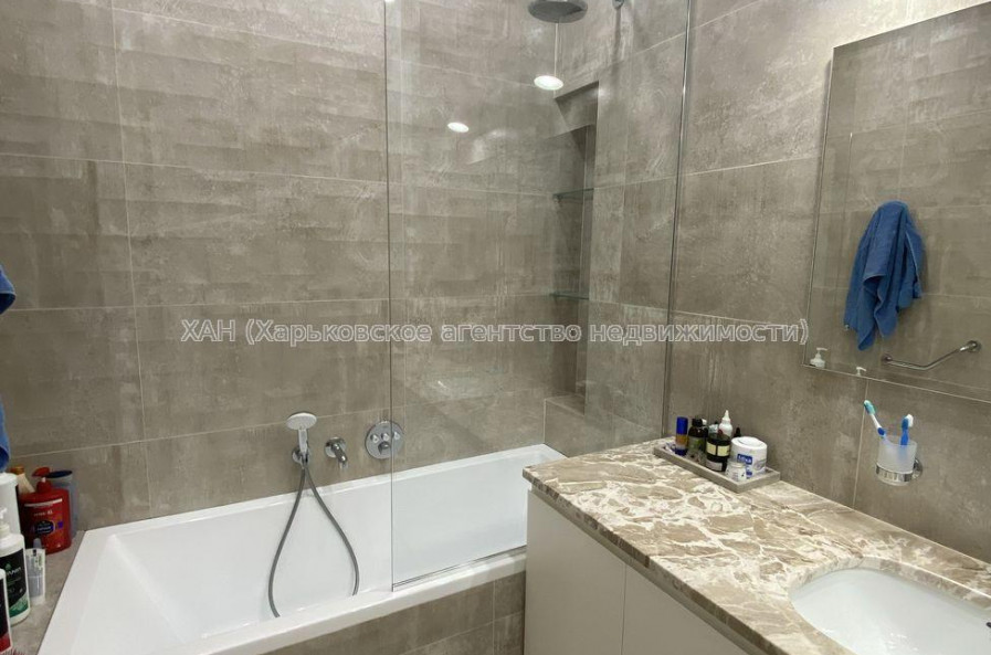 Продам квартиру, Клеменова Дача ул. , 3 кім., 103 м², авторский дизайн 