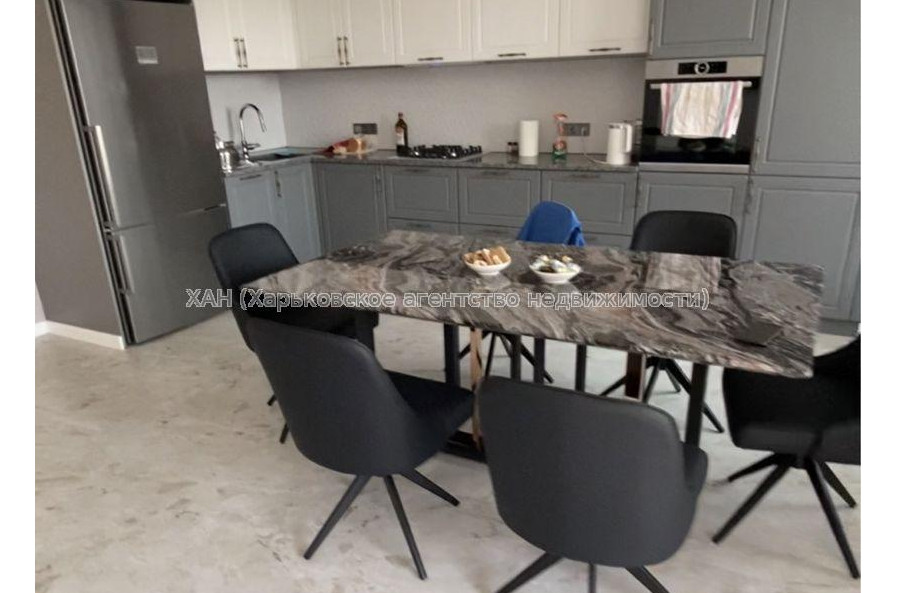 Продам квартиру, Клеменова Дача ул. , 3  ком., 103 м², авторский дизайн 