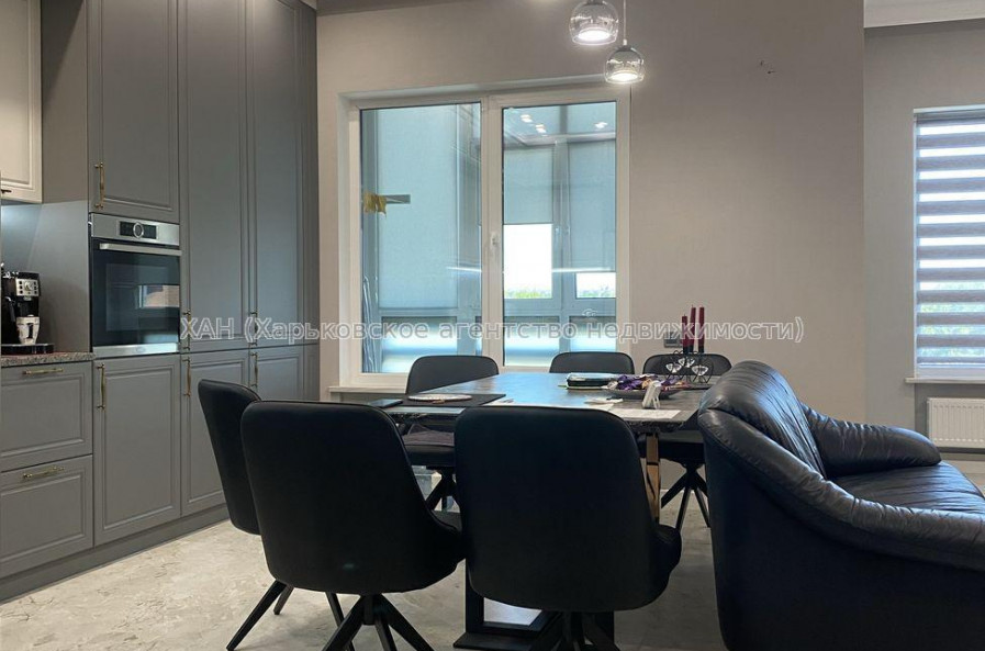 Продам квартиру, Клеменова Дача ул. , 3 кім., 103 м², авторский дизайн 