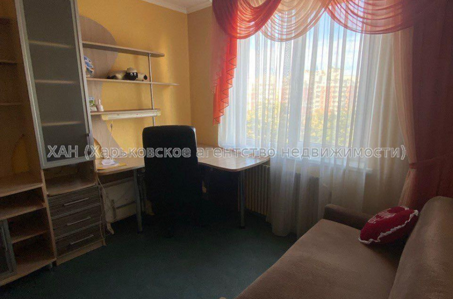 Продам квартиру, Бучмы ул. , 3 кім., 65 м², капитальный ремонт 