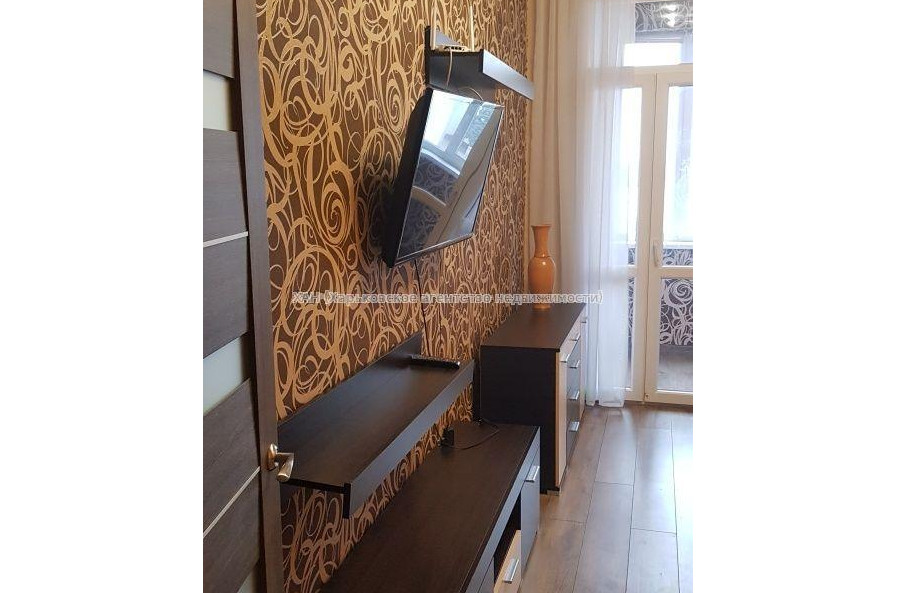 Продам квартиру, Домостроительная ул. , 2 кім., 55 м², евроремонт 