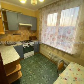 Продам квартиру, Амосова ул. , 3 кім., 63 м², косметический ремонт