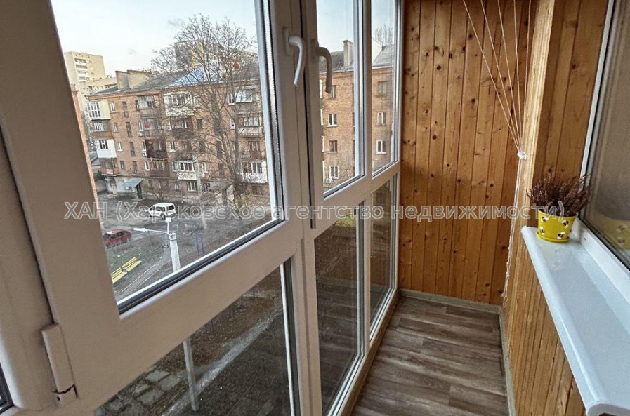 Продам квартиру, 23 Августа ул. , 1 кім., 30 м², капитальный ремонт 