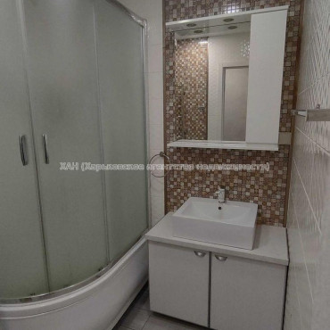 Продам квартиру, Валентиновская ул. , 3 кім., 72 м², евроремонт 