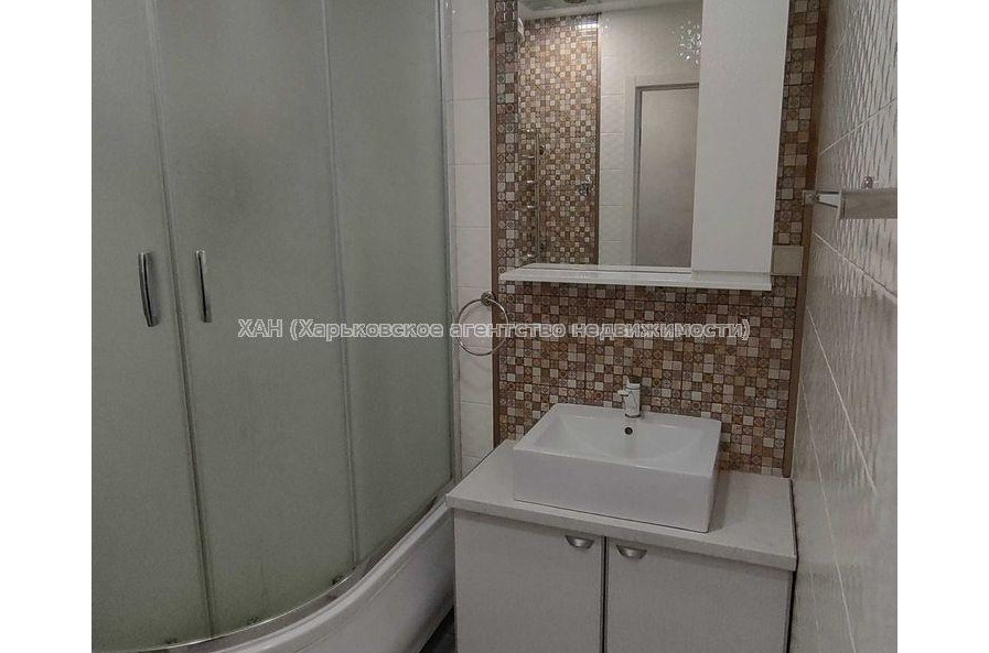 Продам квартиру, Валентиновская ул. , 3 кім., 72 м², евроремонт 