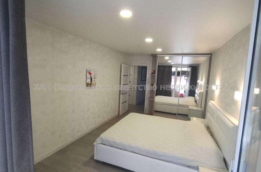 Продам квартиру, Валентиновская ул. , 3 кім., 72 м², евроремонт 