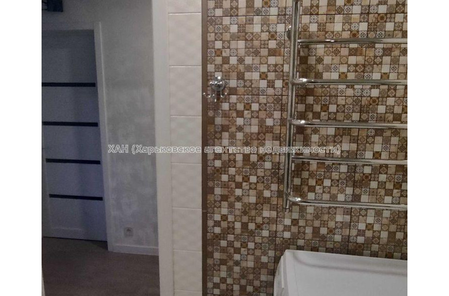 Продам квартиру, Валентиновская ул. , 3 кім., 72 м², евроремонт 