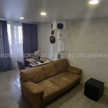 Продам квартиру, Валентиновская ул. , 3 кім., 72 м², евроремонт 