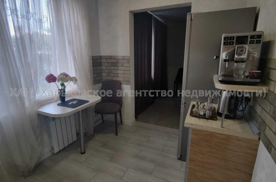 Продам квартиру, Валентиновская ул. , 3 кім., 72 м², евроремонт 