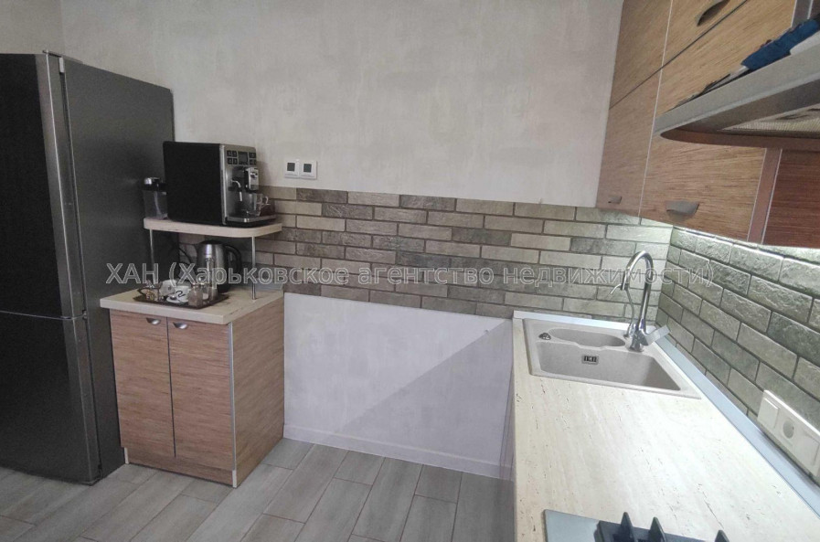 Продам квартиру, Валентиновская ул. , 3 кім., 72 м², евроремонт 