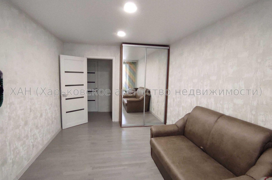 Продам квартиру, Валентиновская ул. , 3 кім., 72 м², евроремонт 