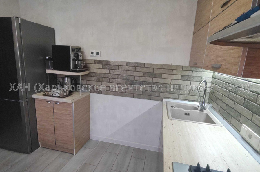 Продам квартиру, Валентиновская ул. , 3 кім., 72 м², евроремонт 