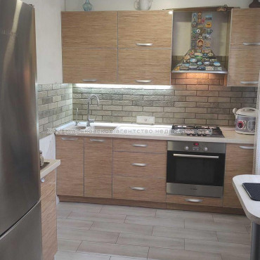 Продам квартиру, Валентиновская ул. , 3 кім., 72 м², евроремонт 