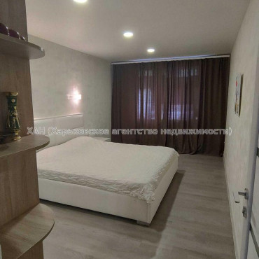 Продам квартиру, Валентиновская ул. , 3 кім., 72 м², евроремонт 