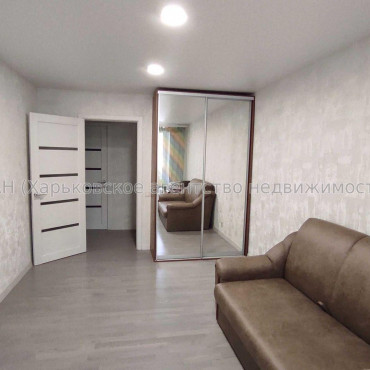 Продам квартиру, Валентиновская ул. , 3 кім., 72 м², евроремонт 