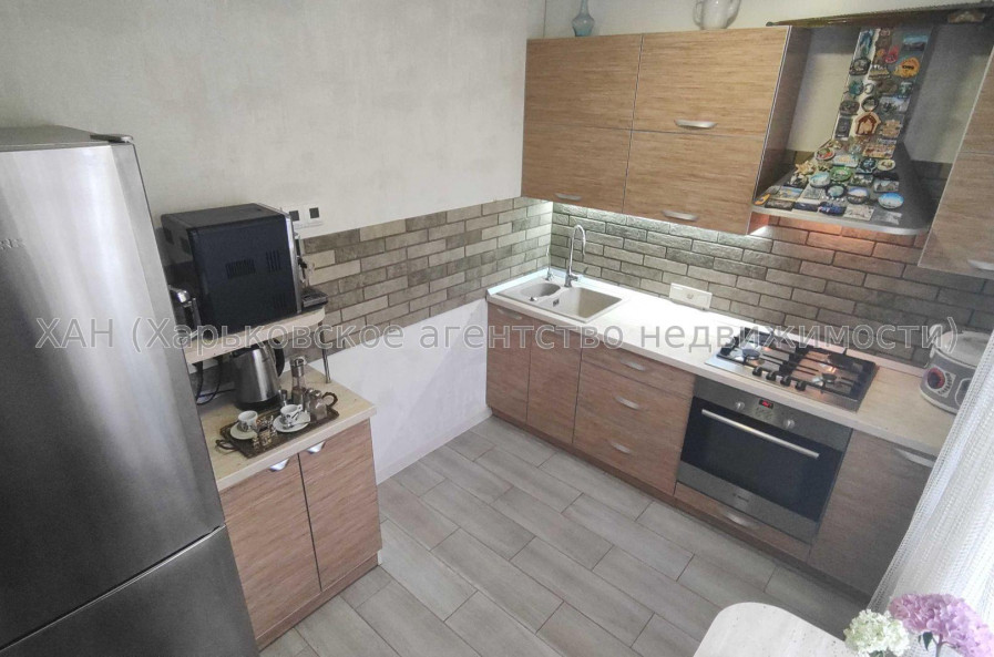 Продам квартиру, Валентиновская ул. , 3 кім., 72 м², евроремонт 