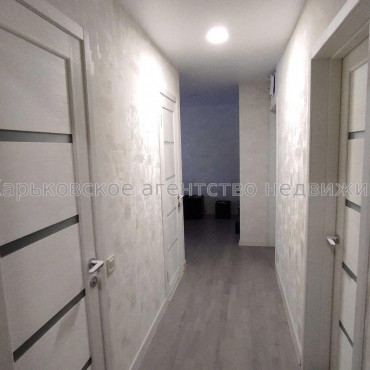 Продам квартиру, Валентиновская ул. , 3 кім., 72 м², евроремонт 