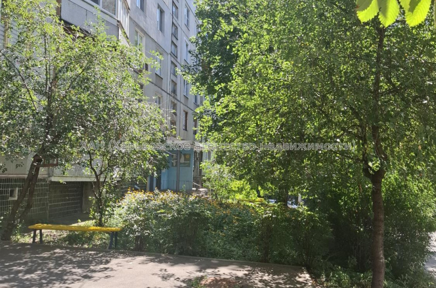 Продам квартиру, Владислава Зубенко ул. , 2 кім., 46.40 м², косметический ремонт 