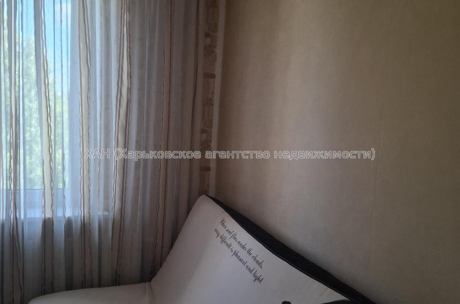 Продам квартиру, Владислава Зубенко ул. , 2 кім., 46.40 м², косметический ремонт 