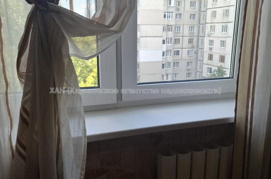 Продам квартиру, Владислава Зубенко ул. , 2 кім., 46.40 м², косметический ремонт 