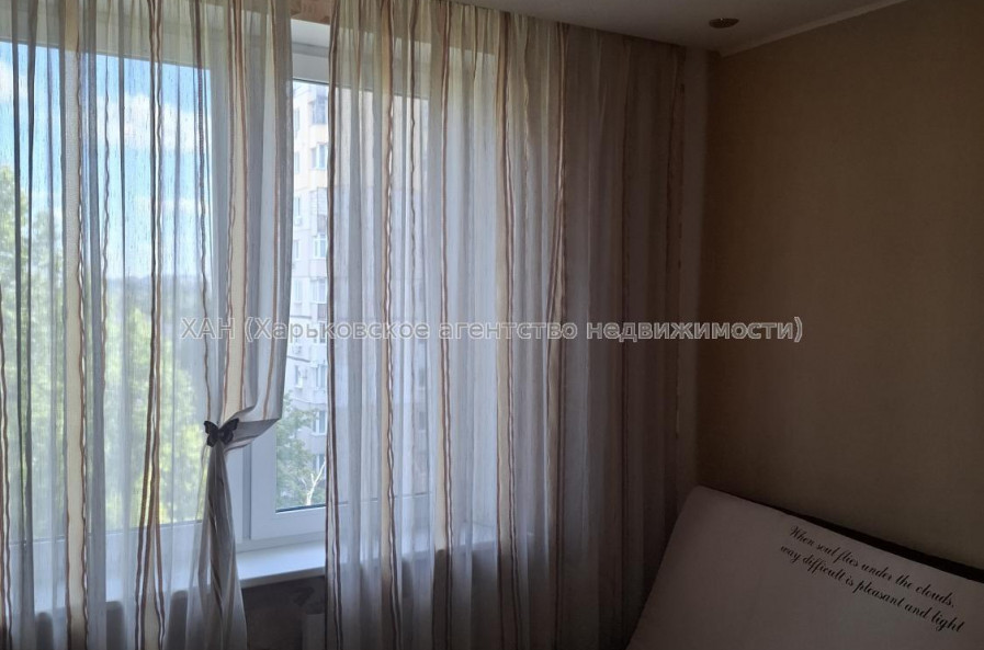 Продам квартиру, Владислава Зубенко ул. , 2 кім., 46.40 м², косметический ремонт 