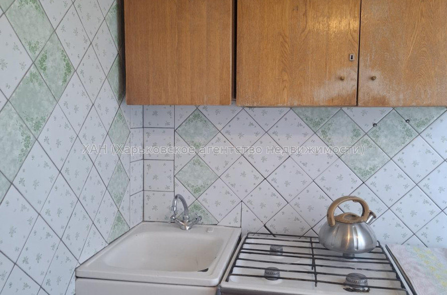Продам квартиру, Владислава Зубенко ул. , 2 кім., 46.40 м², косметический ремонт 
