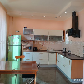 Продам квартиру, Ляпунова ул. , 2  ком., 92 м², евроремонт