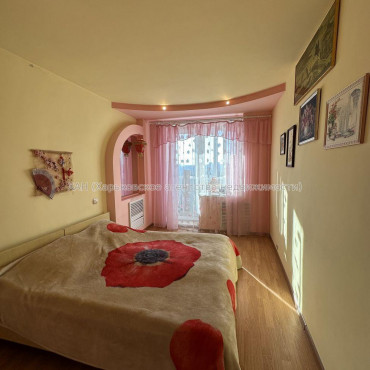 Продам квартиру, Холодногорская ул. , 3 кім., 65 м², капитальный ремонт 