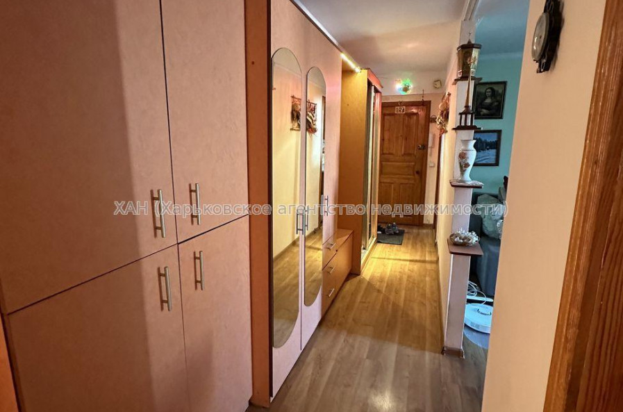Продам квартиру, Холодногорская ул. , 3 кім., 65 м², капитальный ремонт 