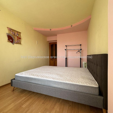 Продам квартиру, Холодногорская ул. , 3 кім., 65 м², капитальный ремонт 