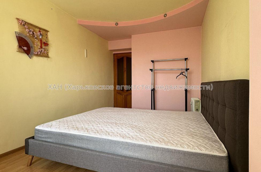 Продам квартиру, Холодногорская ул. , 3 кім., 65 м², капитальный ремонт 