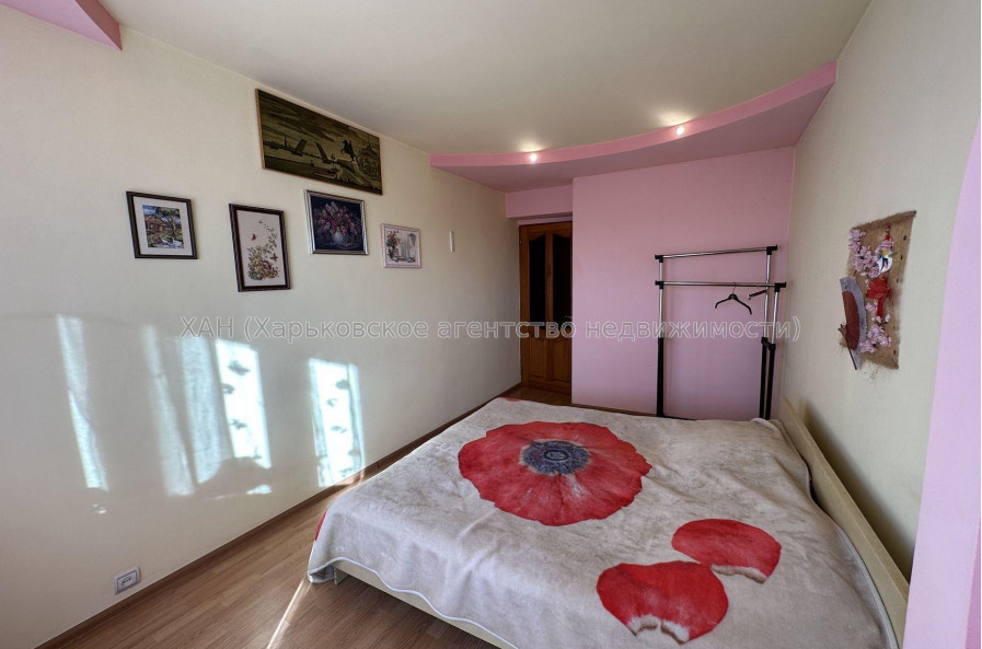 Продам квартиру, Холодногорская ул. , 3 кім., 65 м², капитальный ремонт 