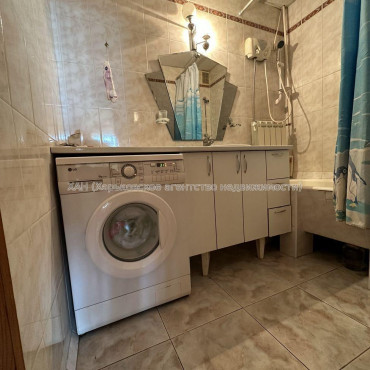 Продам квартиру, Холодногорская ул. , 3 кім., 65 м², капитальный ремонт 