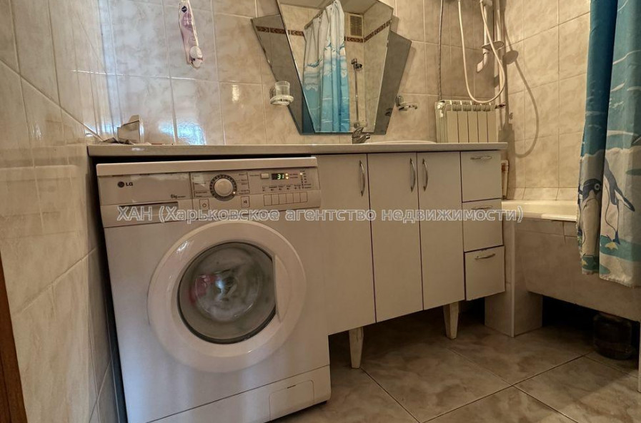 Продам квартиру, Холодногорская ул. , 3 кім., 65 м², капитальный ремонт 