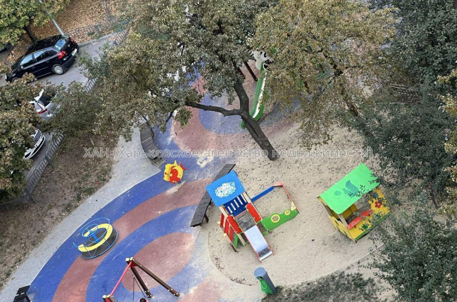 Продам квартиру, Холодногорская ул. , 3 кім., 65 м², капитальный ремонт 