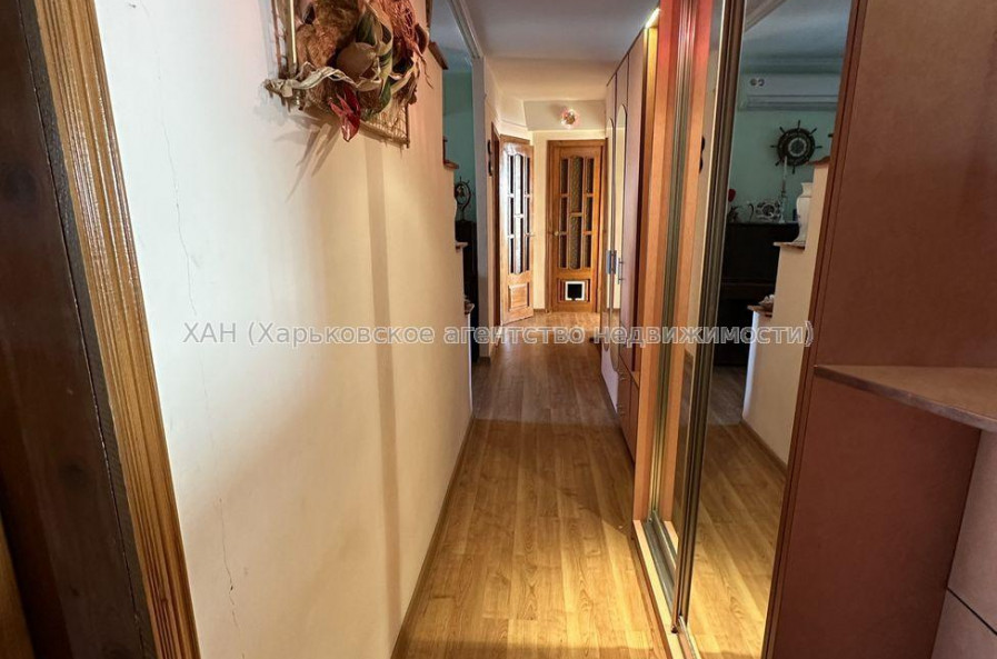 Продам квартиру, Холодногорская ул. , 3 кім., 65 м², капитальный ремонт 