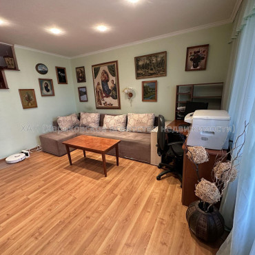 Продам квартиру, Холодногорская ул. , 3 кім., 65 м², капитальный ремонт 