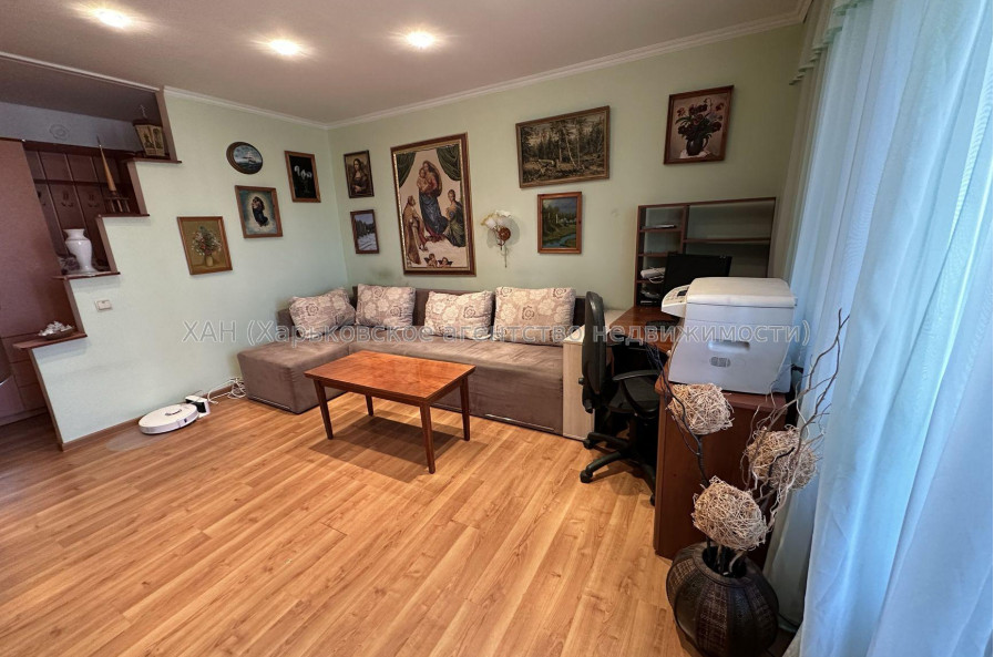 Продам квартиру, Холодногорская ул. , 3 кім., 65 м², капитальный ремонт 