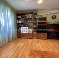 Продам квартиру, Холодногорская ул. , 3 кім., 65 м², капитальный ремонт 