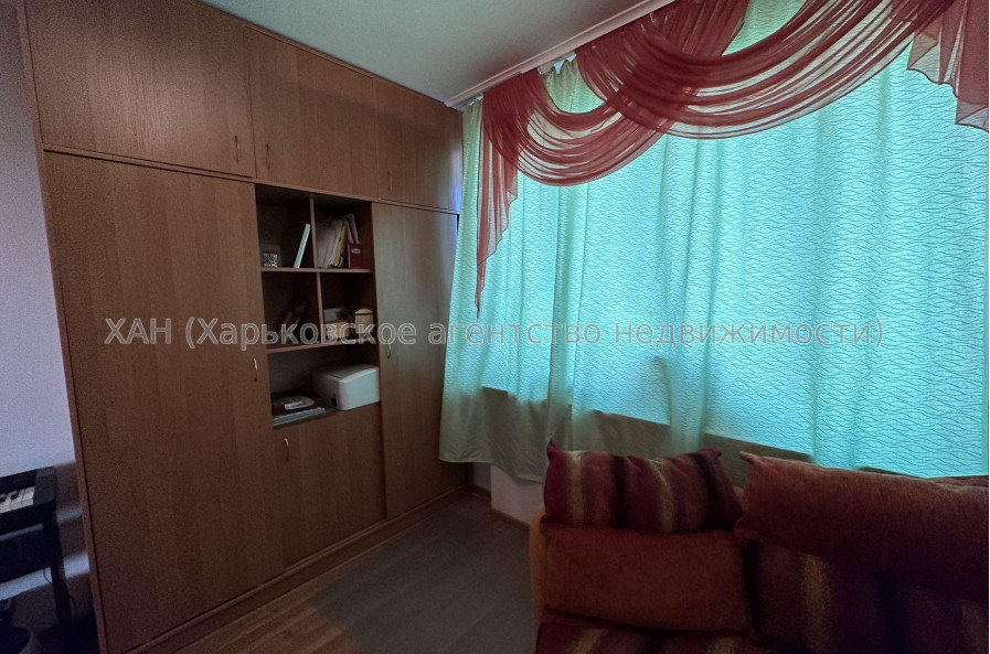 Продам квартиру, Холодногорская ул. , 3 кім., 65 м², капитальный ремонт 