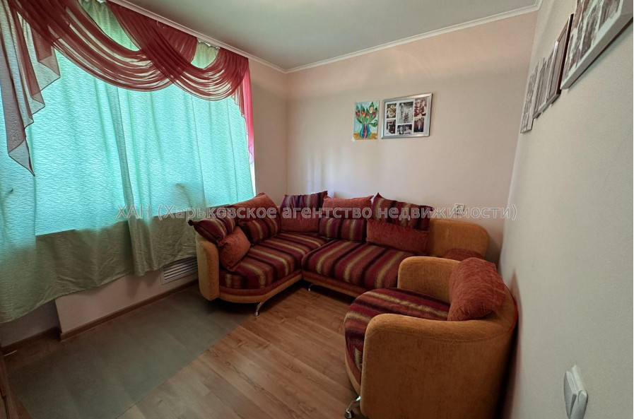 Продам квартиру, Холодногорская ул. , 3 кім., 65 м², капитальный ремонт 
