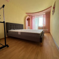 Продам квартиру, Холодногорская ул. , 3 кім., 65 м², капитальный ремонт 