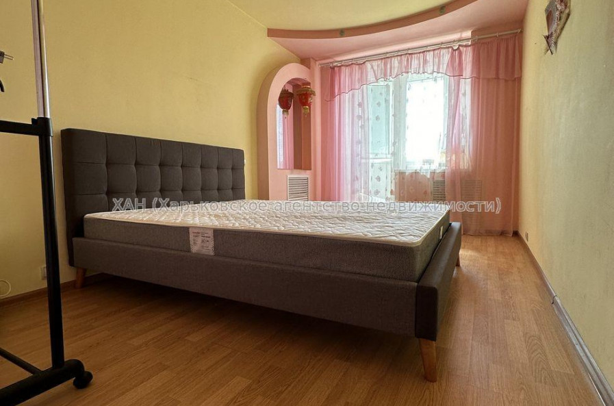 Продам квартиру, Холодногорская ул. , 3 кім., 65 м², капитальный ремонт 