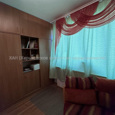 Продам квартиру, Холодногорская ул. , 3 кім., 65 м², капитальный ремонт 