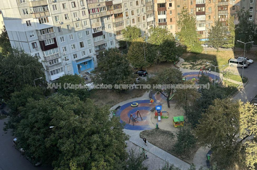 Продам квартиру, Холодногорская ул. , 3 кім., 65 м², капитальный ремонт 