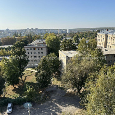 Продам квартиру, Холодногорская ул. , 3 кім., 65 м², капитальный ремонт 