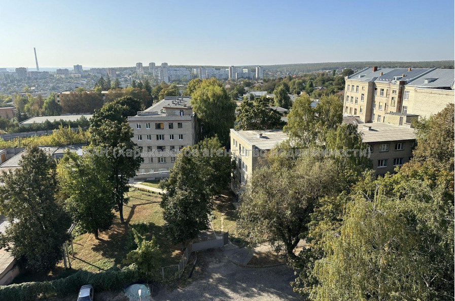 Продам квартиру, Холодногорская ул. , 3 кім., 65 м², капитальный ремонт 