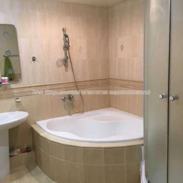 Продам квартиру, Сухумская ул. , 1  ком., 54 м², капитальный ремонт 