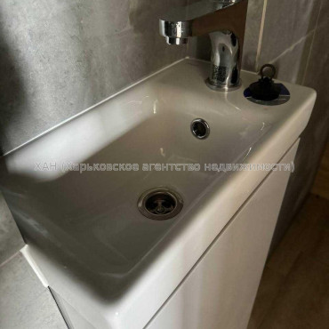 Продам квартиру, Домостроительная ул. , 3  ком., 57 м², частичный ремонт 