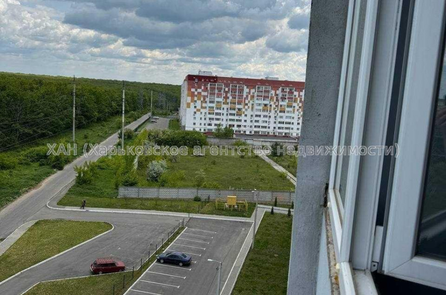 Продам квартиру, Домостроительная ул. , 3 кім., 57 м², частичный ремонт 